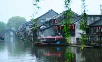 當金山下了雨，就美成了如詩如畫的“煙雨江南”