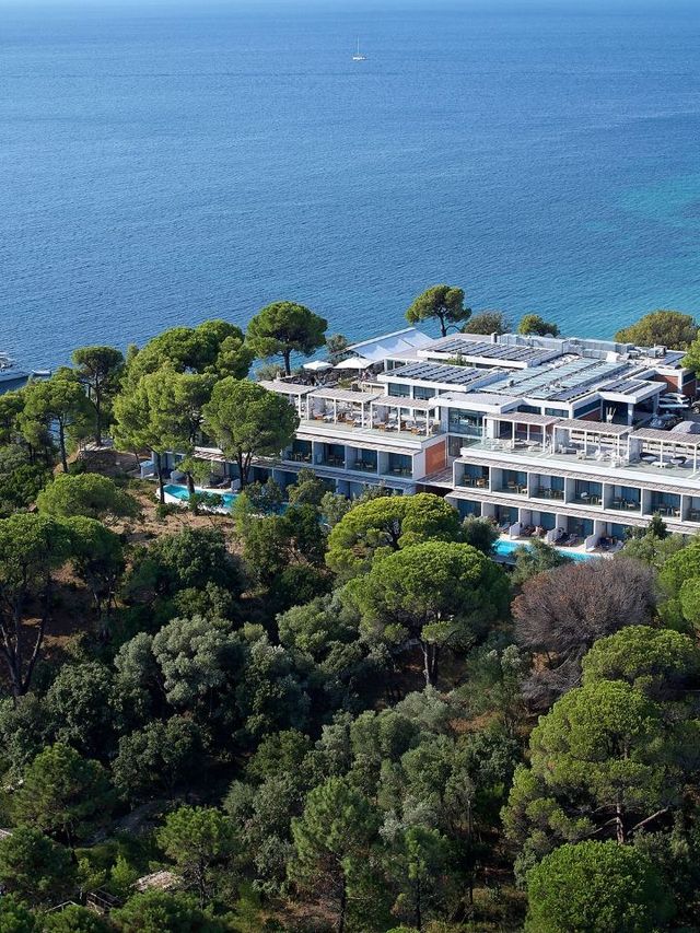 🌟 Skiathos Splendor: Top Hotel Pick! 🏨✨