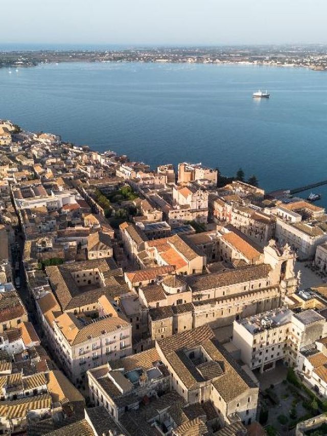 🌟 Sicily Sojourns: Top Hotel Picks! 🏨✈️