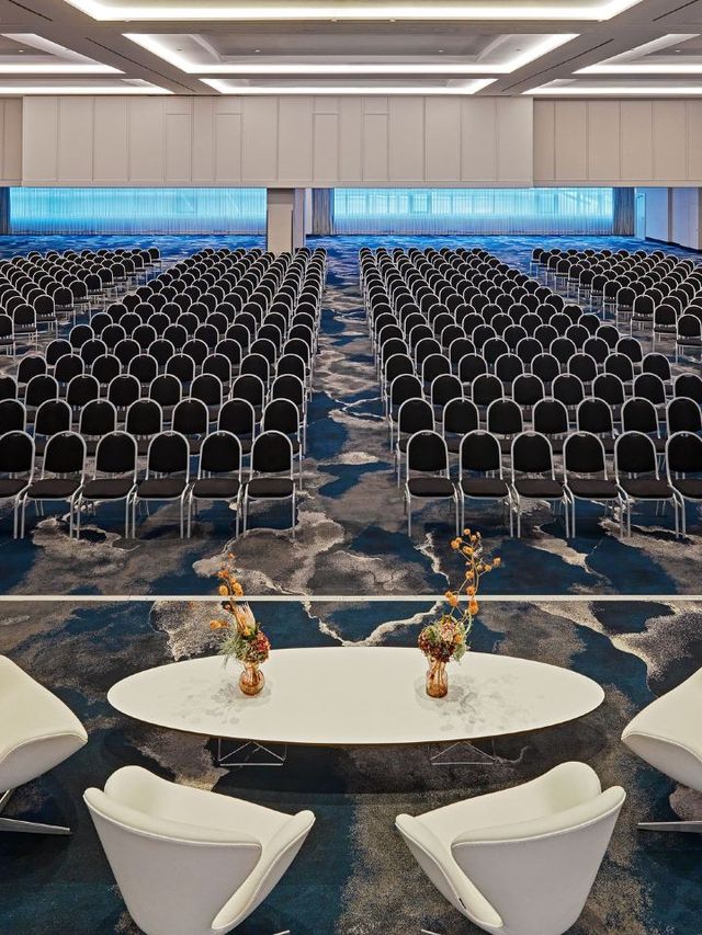 🌟 Frankfurt's Finest: Sheraton's Sweet Spot! ✈️🛌