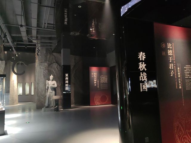 逛一逛和田玉博物館。