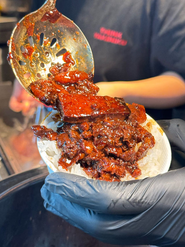 南門也有了！數盤盤的燒肉自選！i人好喜歡！。