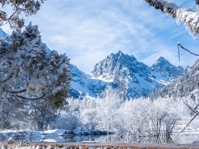 畢棚溝秋日雪景，川西的調色天花板！。