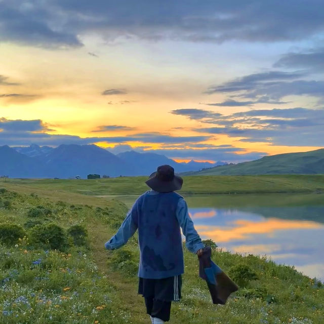 Morning glow of Lake Sairim was beautiful enough until Sunrise.