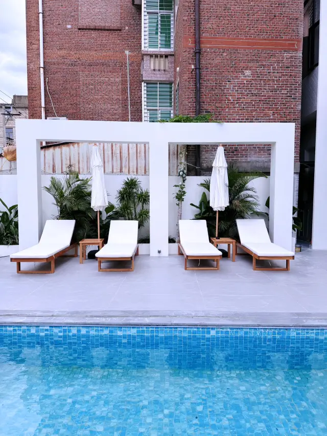 A stunning guesthouse located on West Street. 