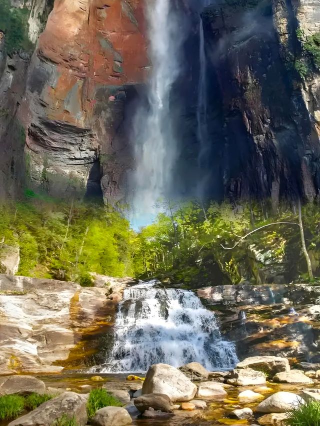 在霍爾斯山谷，不容錯過的麥肯錫瀑布，感受瀑布美景