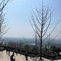 牛首山文化旅遊區佛頂宮 青山環抱、朝拜大佛