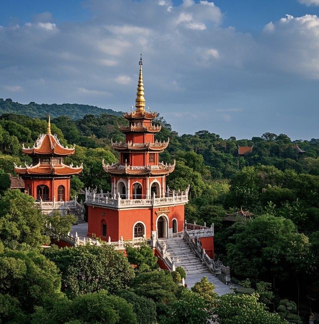 歸仁龍山寺：繁華中的靜謐禪境