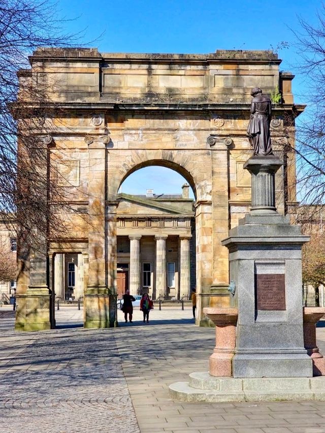 A Quiet Corner of History: McLennan Arch 🏛️🌿📸