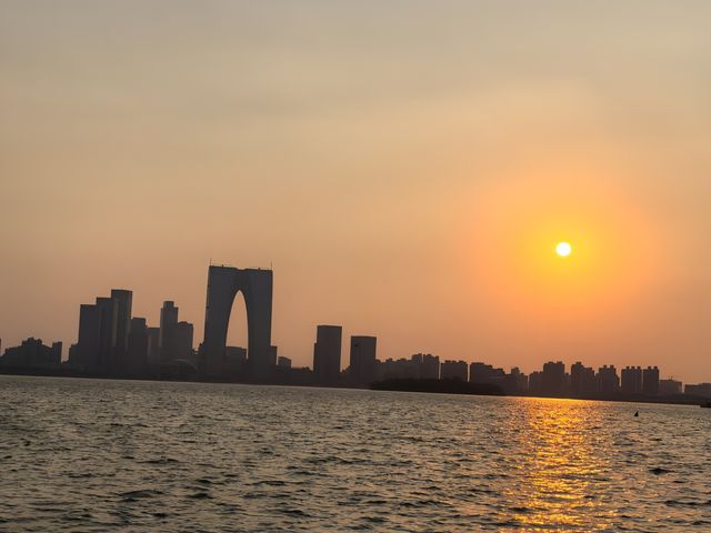 母親節金雞湖遊入住皇冠假日酒店