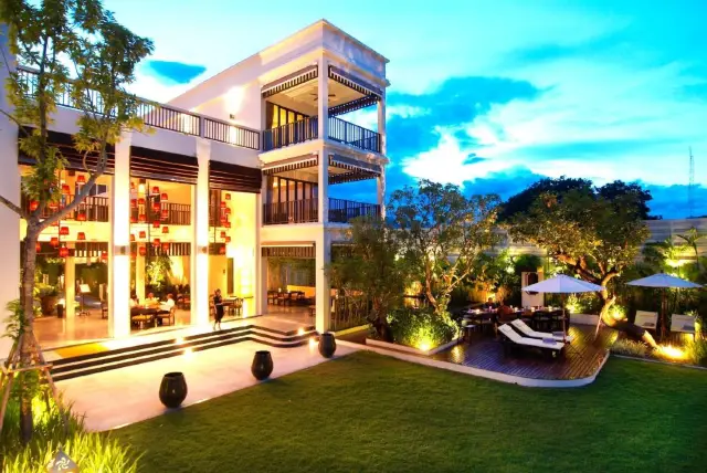 Stay at Akyra Manor Riverside and Unlock an Amazing Travel Map