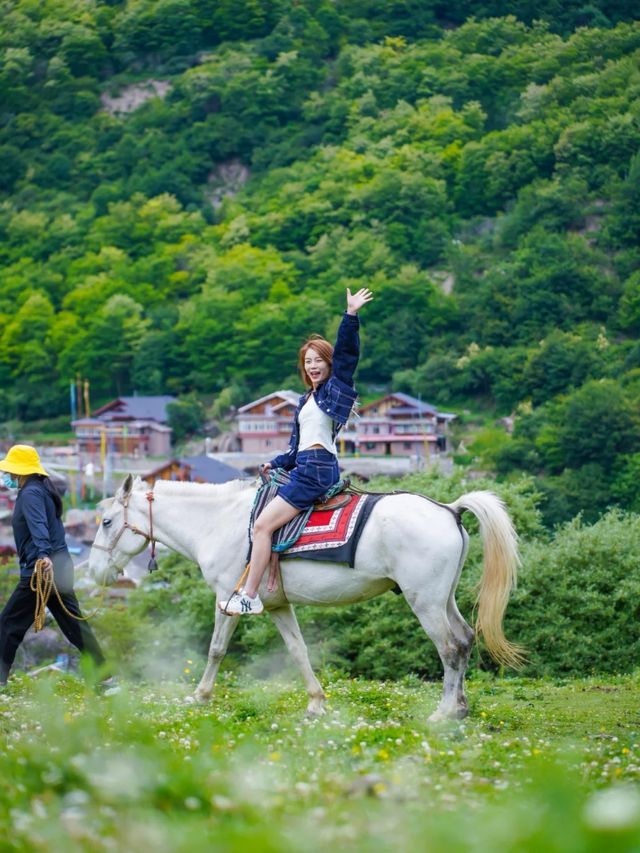 Hotel Indigo Jiuzhai | Riding White Horses into Summer’s Emerald Verse