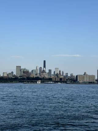 How to watch the Manhattan skyline from Milton Park