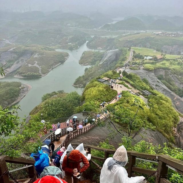雲霧秘境莽山遊