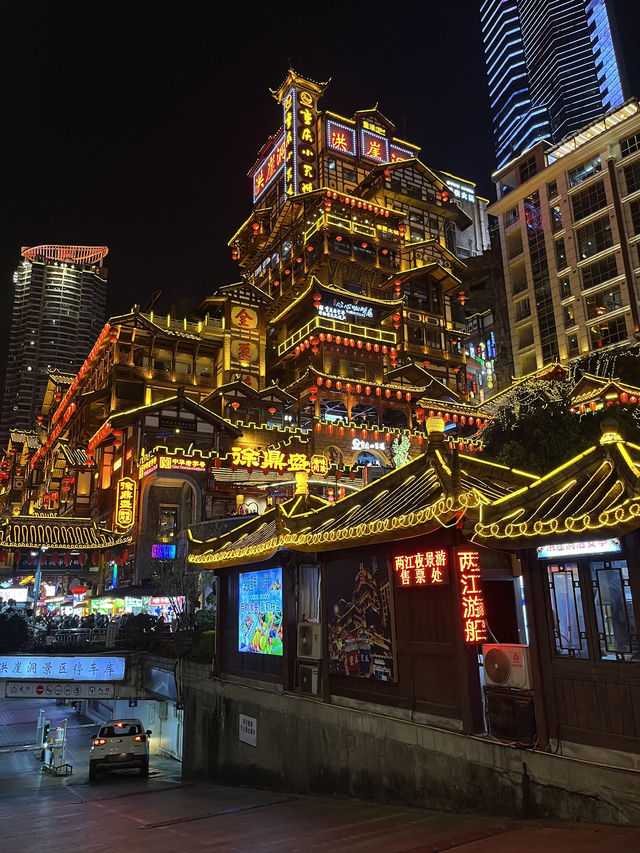 Chongqing in 3 Days: Urban Vibes, Scenic Wonders & Delicious Hotpot