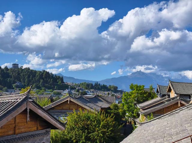 麗江｜納西古院の極致浪漫！躺著看雪山的神仙民宿