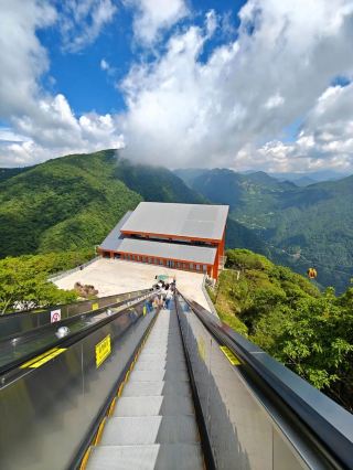 Must-visit places for a trip to Hanzhong, Shaanxi: Longtou Mountain, Xinghan Shengjing, Zhuge Ancient Town, Shangyuan Temple Ancient Town. A 4-day, 5-night travel guide for two people (