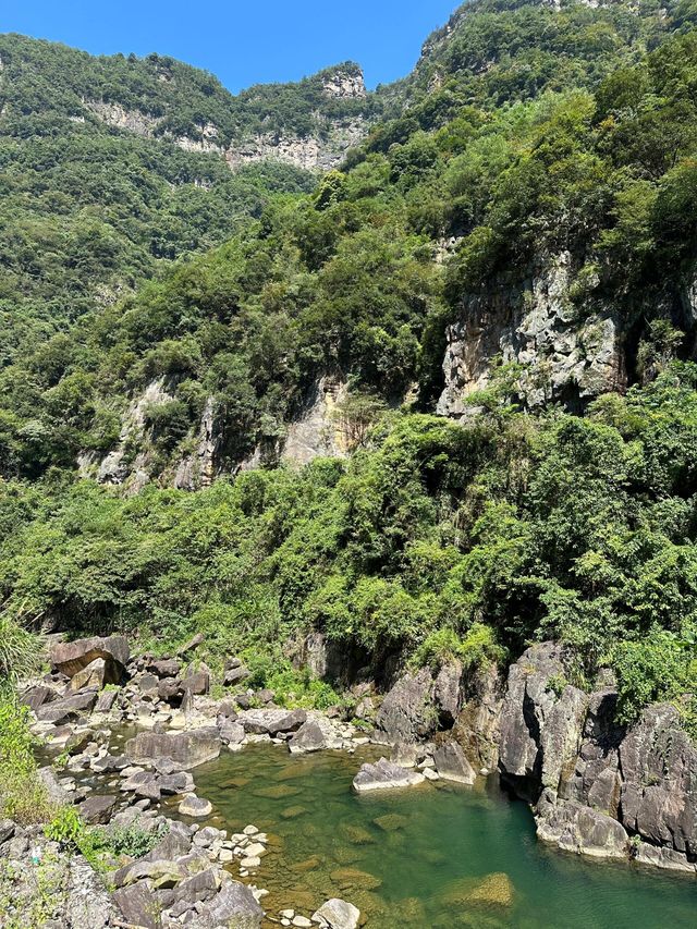 韶關必背瑤寨｜碧水青山映瑤寨 長鼓舞韻醉遊人