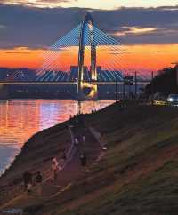 長沙湘江落日封神了!本地人私藏的橘子洲日落攻略