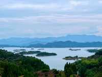 The magic of Thousand Island Lake touches the soul with its serene beauty.