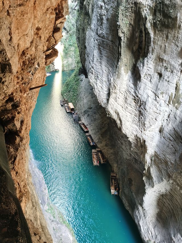 探秘人間仙境鶴峰屏山峽谷12月獨家避世指南！  屏山峽谷 恩施秘境天花板！中國版"仙本那"懸浮船