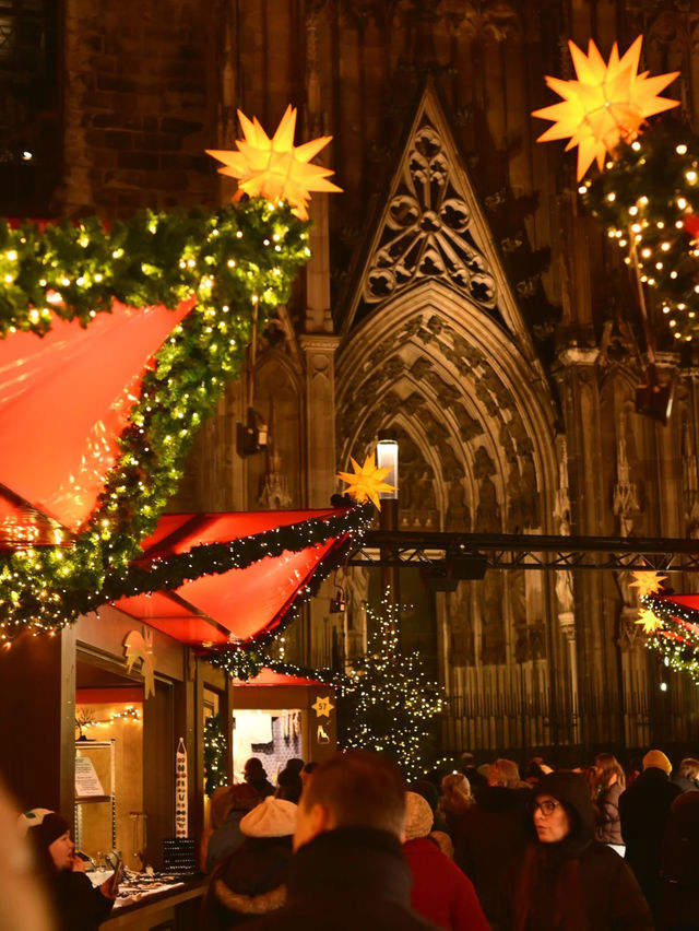 Cozy Vibes at Cologne Christmas Market 🇩🇪🎄✨ Cozy Vibes at Cologne Christmas Market 🇩🇪🎄✨