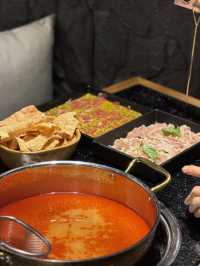 北京也能吃到現舂的！雲南野果酸湯火鍋，一口酸到景邁山