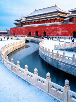 고궁의 맑은 눈은 자금성을 아름답게 만들고, 한 번의 폭주로 화면 가득 배경화면을 얻다