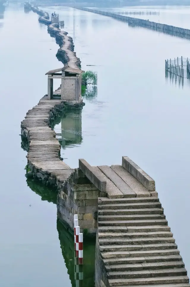 Walk the "Sky Road on Water": A 400-Year Marvel at Shaoxing's Angsang Lake
