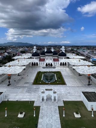 สถานที่ห้ามพลาดในบันดาอาเชห์ | ประสบการณ์แท้จริงที่มัสยิดใหญ่ไบตุลลาห์มาน