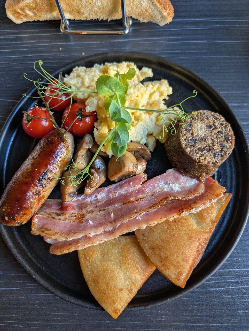 Quiet Stay with Great Location and Breakfast