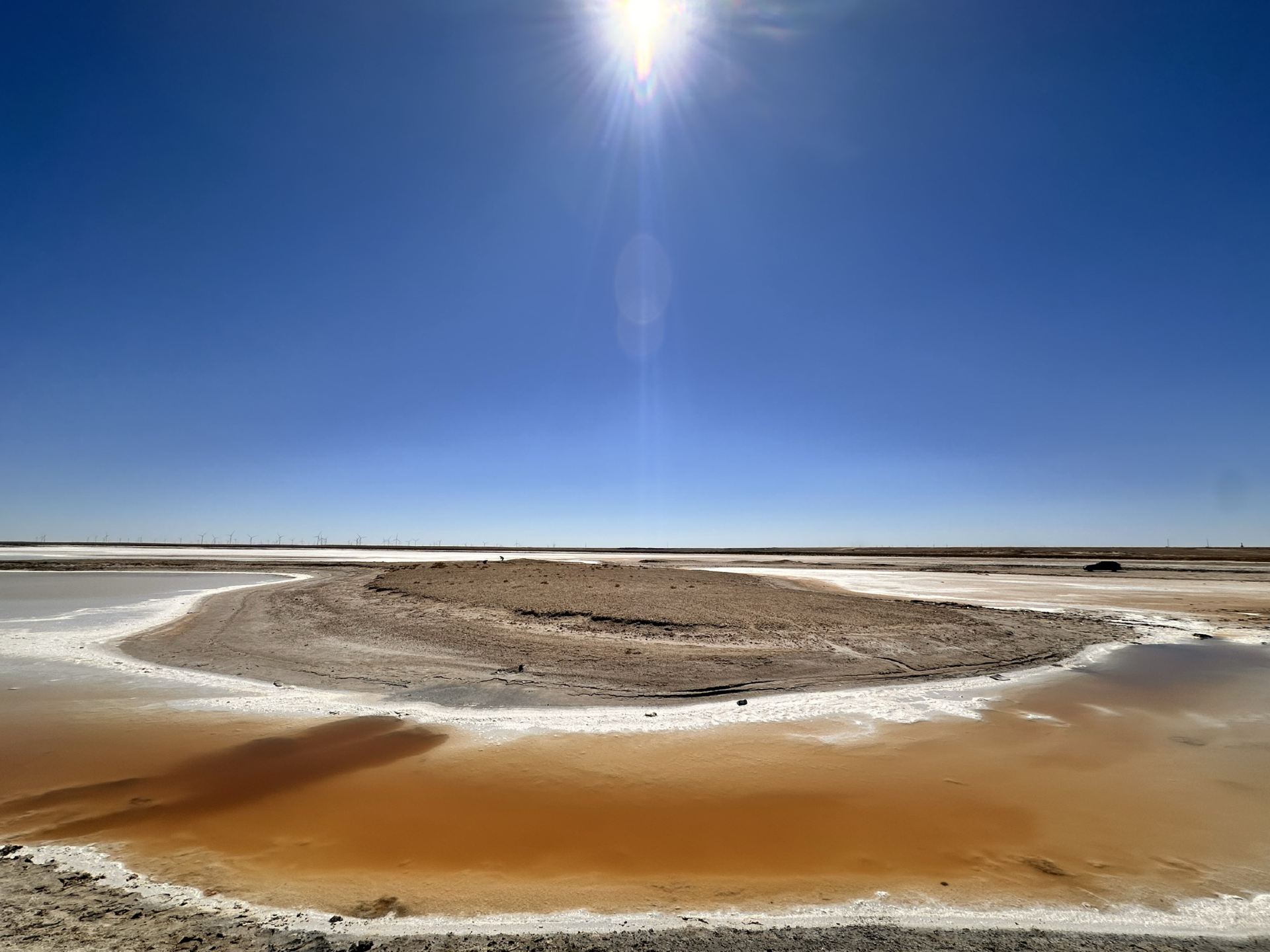 Sparkling Views at Erenhot’s Insta-Worthy Salt Lake, Inner Mongolia 💎🌈