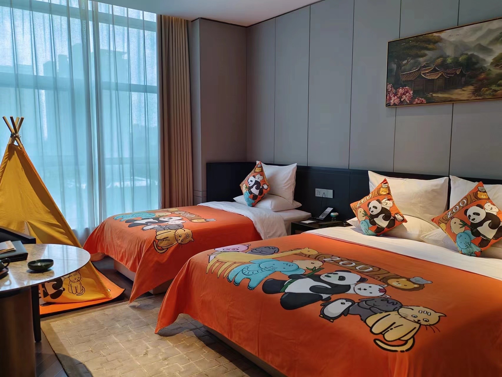 I visited Jincheng during the National Day Golden Week! I did a lot of research on accommodations beforehand, and finally decided on Deyuan Hotel. After checking in, I really can't help but rave about it!