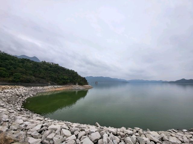 慢步船灣淡水湖水壩