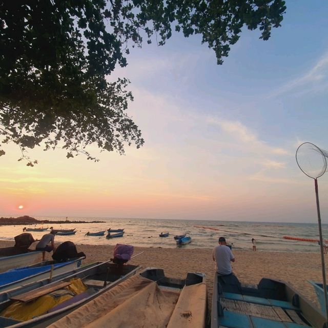 ชมพระอาทิตย์ตกที่หาดลับพัทยา