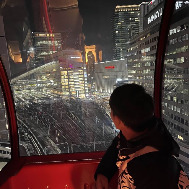 「大阪HEP HIVE摩天輪：享受城市美景與放鬆的絕佳體驗」