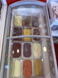 ร้านไอศกรีมลับ ริมทะเลเกาะสิเหร่ ภูเก็ต