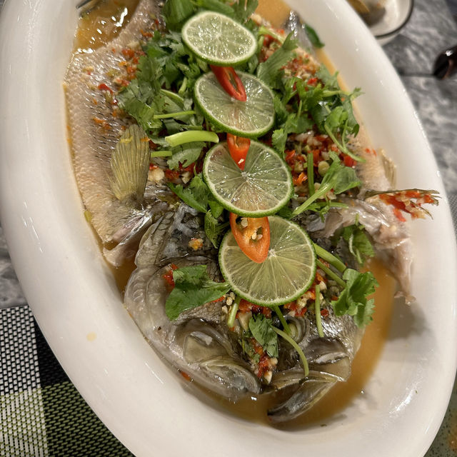 板橋凱撒大飯店 蓮花泰式料理！網美風裝潢、輕奢華的體驗！