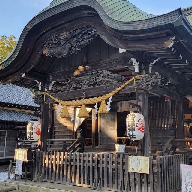 Shrine with guidance lion dog 