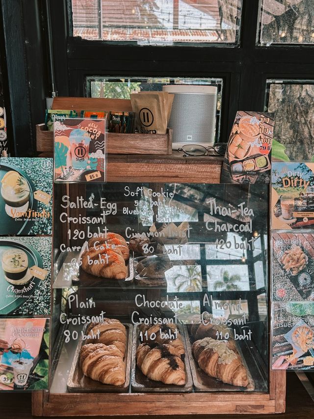 Slurp coffee specialist คาเฟ่ริมแม่น้ำ