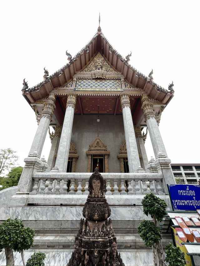 กราบหลวงพ่อโต ณ วัดอินทรวิหาร (พระอารามหลวง)