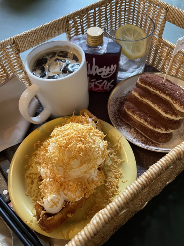 서면 | 파리 뒷골목 st 카페 ☕️• 커피 먹고 와인 구경할 수 있는 카페 🍷