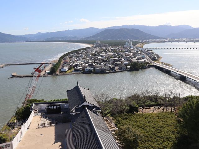 【佐賀】鶴が羽を広げたような景色が見える！唐津城をご紹介