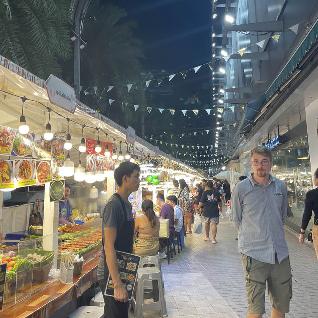 Pratunam Night Market