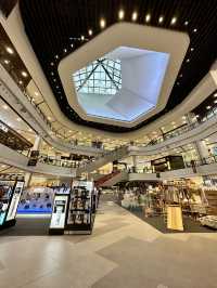 Vibrant Great World Mall with MRT🚝🏬