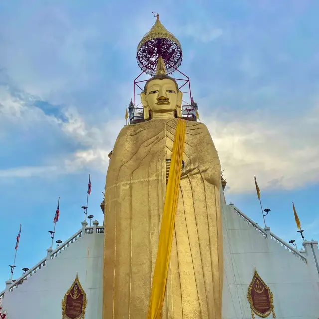 วัดอินทรวิหาร  พระอารามหลวง (บางขุนพรหม)