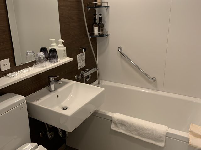 酒店下面係便利商店，離地鐵站好近