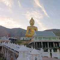 ไหว้พระ หน้าหนาว วัดเขาวงพระจันทร์ ลพบุรี
