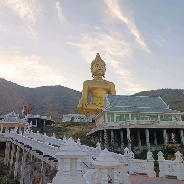 ไหว้พระ หน้าหนาว วัดเขาวงพระจันทร์ ลพบุรี