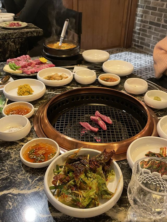 弘大美食 韓牛專賣~炭火燒最高𝐀級𝟏++ 🥩